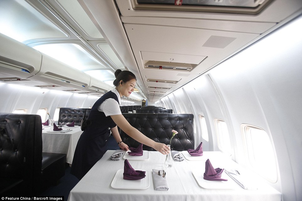 Lily Airways – The Restaurant Inside a Boeing 737 in China